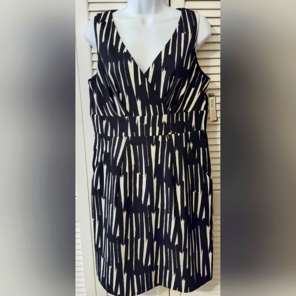 NWT Jessica Howard Sleeveless Dress, Lined Bodice, size 12 Black & White